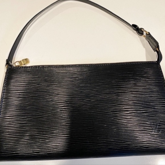 Louis Vuitton Epi Pochette - Picture 2 of 13